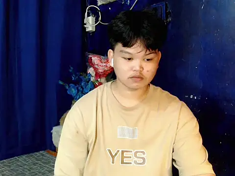 Reynelcock online show from November 2025 04:43:02 PM