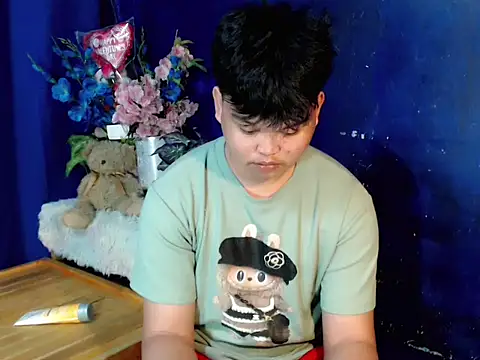 Reynelcock online show from November 2025 09:59:02 PM