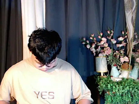 Reynelcock online show from October 2025 09:25:02 PM