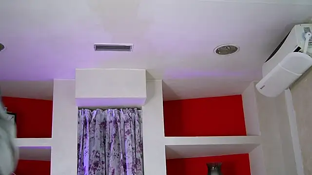 SarraRay online show from December 2025 06:09:02 PM