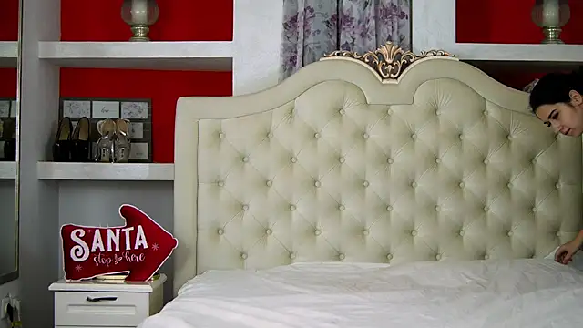 SarraRay online show from November 2025 06:07:02 PM