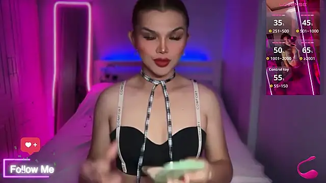 Snapshot of Sweetestcandyx_ chatting on July 2026 06:19:01 PM Sweetestcandyx online show from July 2026 06:19:01 PM