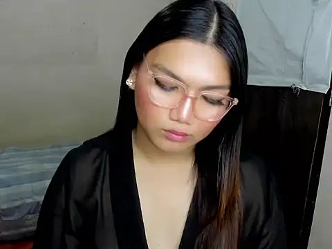 Snapshot of Lou_heart chatting on October 2025 03:50:01 AM Lou heart online show from October 2025 03:50:01 AM