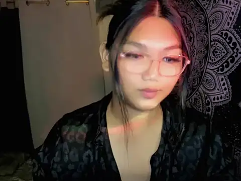 Snapshot of Lou_heart chatting on May 2026 05:15:02 PM Lou heart online show from May 2026 05:15:02 PM