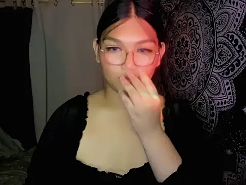 Snapshot of Lou_heart chatting on May 2026 06:58:02 PM Lou heart online show from May 2026 06:58:02 PM