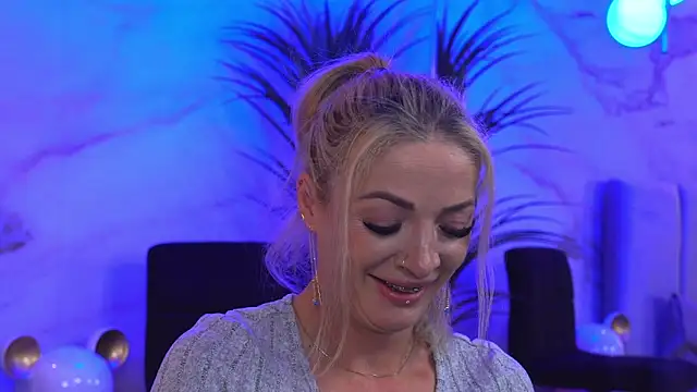 Izabellle02 online show from April 2026 04:08:02 AM