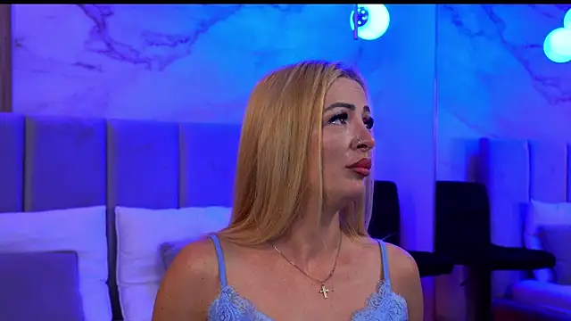 Izabellle02 online show from April 2026 04:08:02 AM