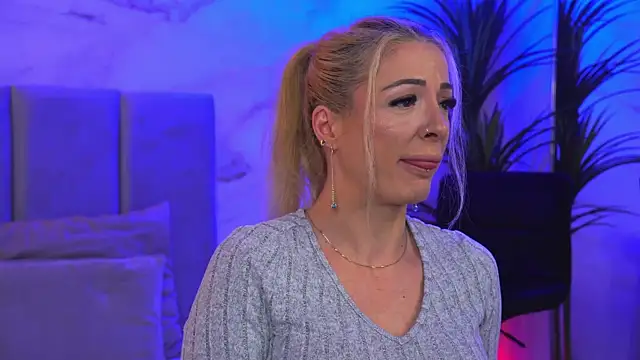 Izabellle02 online show from April 2026 03:57:02 AM