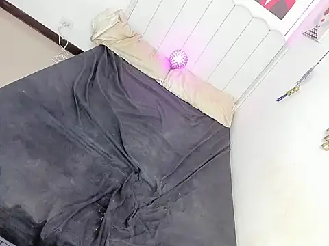 Aliyah Bucks online show from November 2025 01:37:02 PM