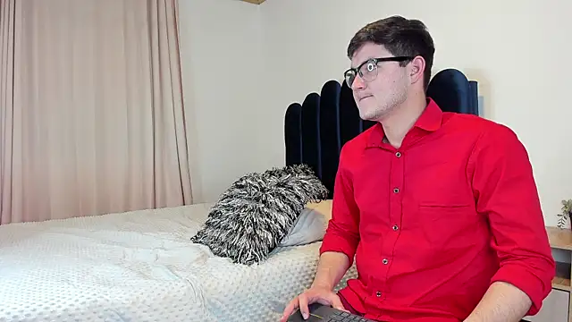 Snapshot of CameronyMartinn chatting on October 2025 12:34:01 AM CameronyMartinn online show from October 2025 12:34:01 AM