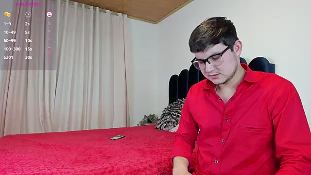Snapshot of CameronyMartinn chatting on October 2025 12:30:01 AM CameronyMartinn online show from October 2025 12:30:01 AM
