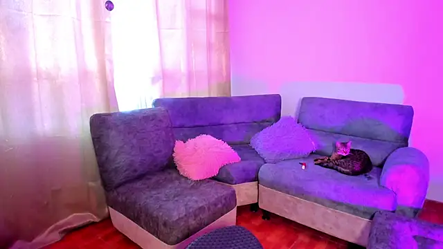 Shophie thoopson online show from October 2025 12:26:02 PM