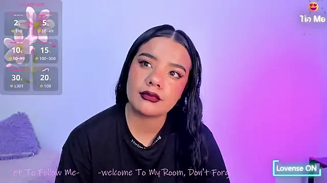 Shophie thoopson online show from December 2025 12:33:01 PM