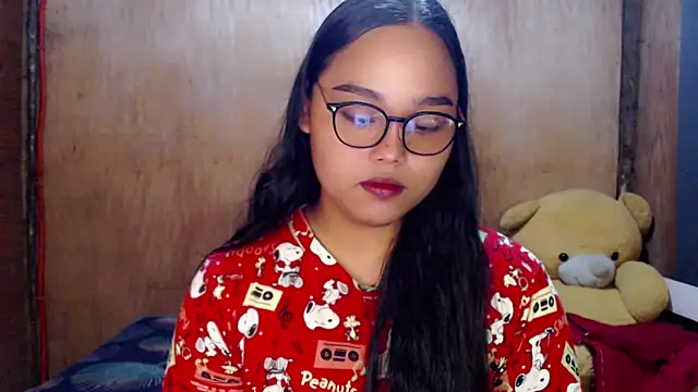 Snapshot of _Lylia chatting on October 2025 12:56:01 AM  Lylia online show from October 2025 12:56:01 AM