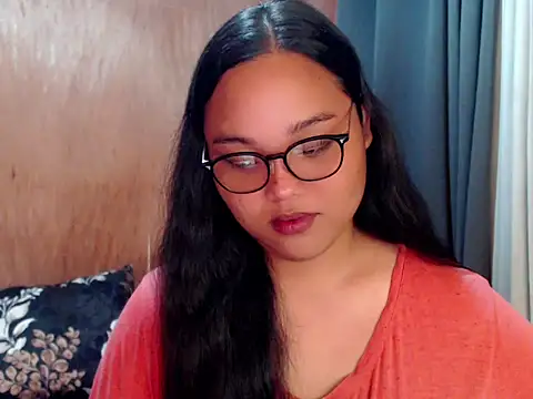Snapshot of _Lylia chatting on October 2025 12:23:02 AM  Lylia online show from October 2025 12:23:02 AM