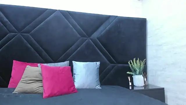 Dantzel  online show from March 2026 06:46:02 PM