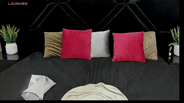 Dantzel  online show from March 2026 07:59:01 PM