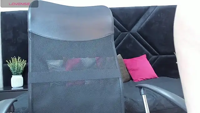 Dantzel  online show from February 2026 09:35:01 PM