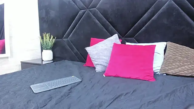 Dantzel  online show from March 2026 06:47:01 PM