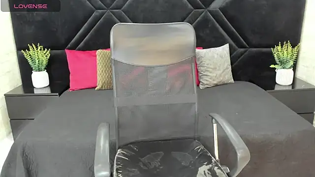 Dantzel  online show from February 2026 07:54:02 PM