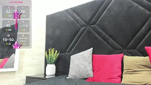 Dantzel  online show from March 2026 07:18:01 PM