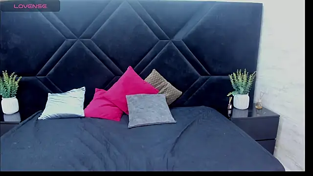 Dantzel  online show from April 2026 05:52:02 PM