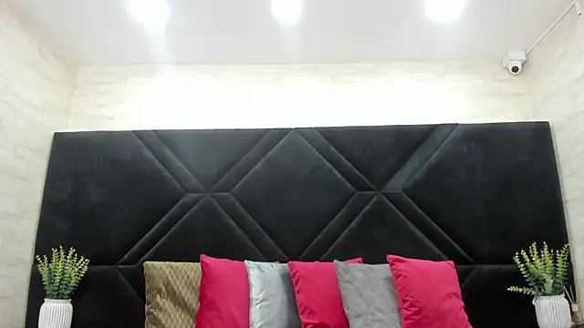 Dantzel  online show from February 2026 07:38:01 PM