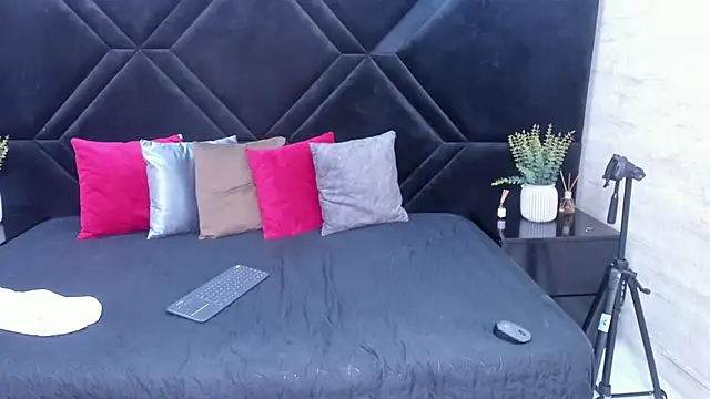 Dantzel  online show from March 2026 07:05:02 PM