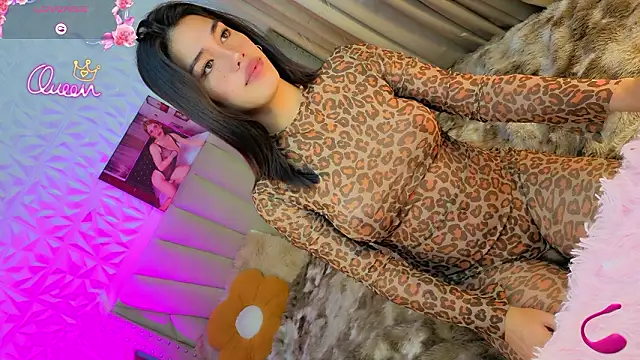 hollywoodxtrans online show from February 2026 06:50:01 PM