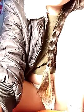 Snapshot of Venessa chatting on November 2025 05:40:01 AM Venessa online show from November 2025 05:40:01 AM