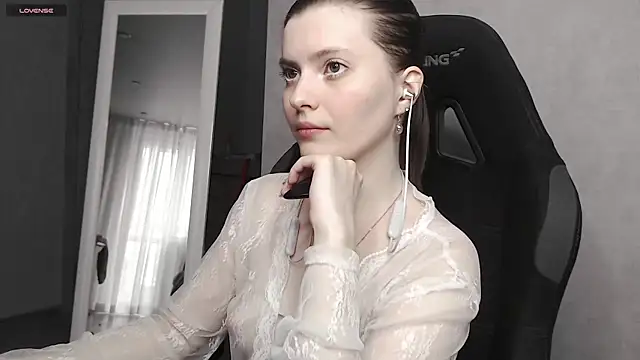 Snapshot of cute_elfy_ chatting on September 2025 02:01:01 PM cute elfy online show from September 2025 02:01:01 PM