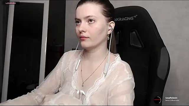 Snapshot of cute_elfy_ chatting on October 2025 04:08:01 PM cute elfy online show from October 2025 04:08:01 PM