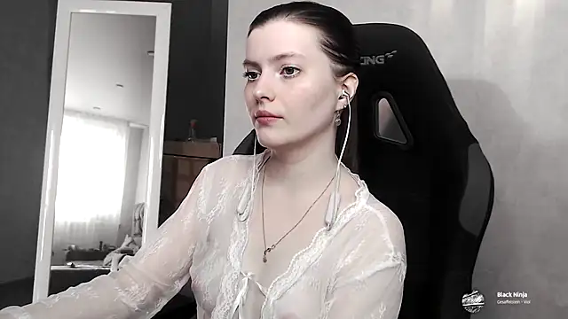 Snapshot of cute_elfy_ chatting on October 2025 02:07:01 PM cute elfy online show from October 2025 02:07:01 PM