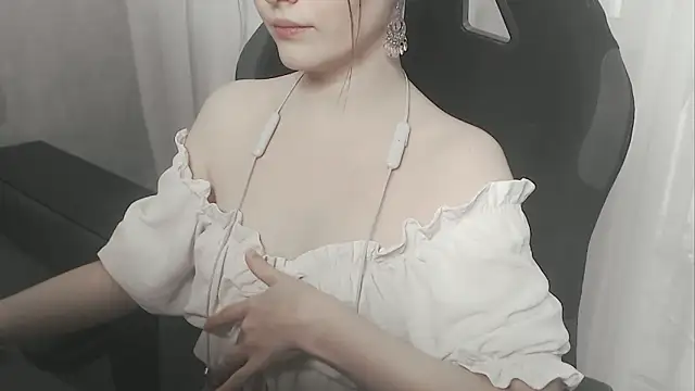 cute elfy  online show from February 2026 02:25:02 PM