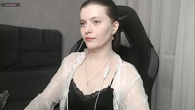 cute elfy  online show from November 2025 02:21:01 PM