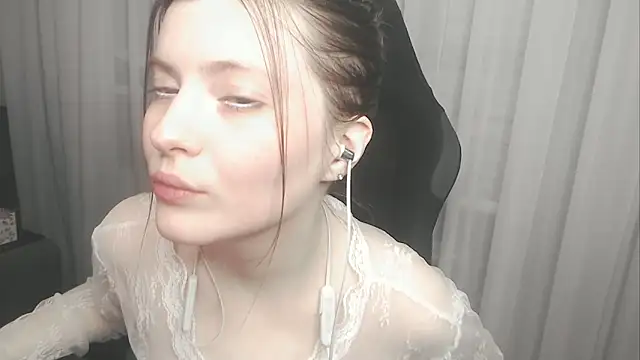 cute elfy  online show from February 2026 02:37:02 PM