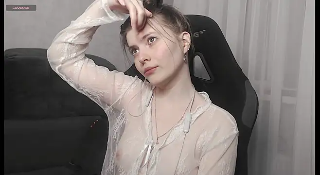 cute elfy  online show from December 2025 02:48:01 PM