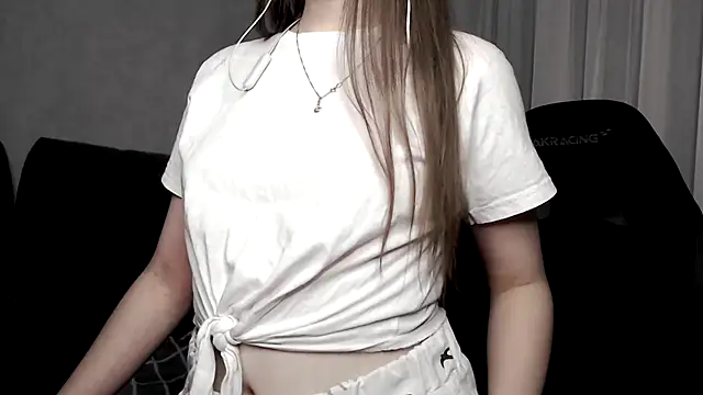 Snapshot of cute_elfy_ chatting on October 2025 03:23:01 PM cute elfy online show from October 2025 03:23:01 PM