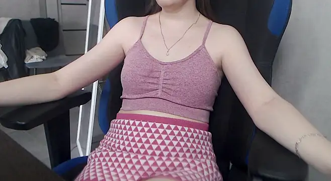 Snapshot of cute_elfy_ chatting on June 2026 01:28:02 PM cute elfy online show from June 2026 01:28:02 PM