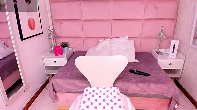 Janah Myers online show from December 2025 12:48:02 PM