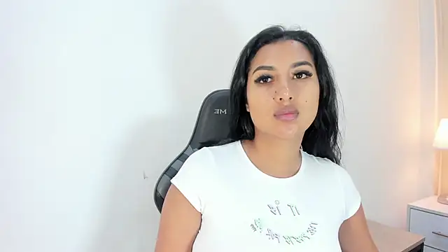 Snapshot of SalomeeBell chatting on December 2025 09:20:02 PM SalomeeBell online show from December 2025 09:20:02 PM