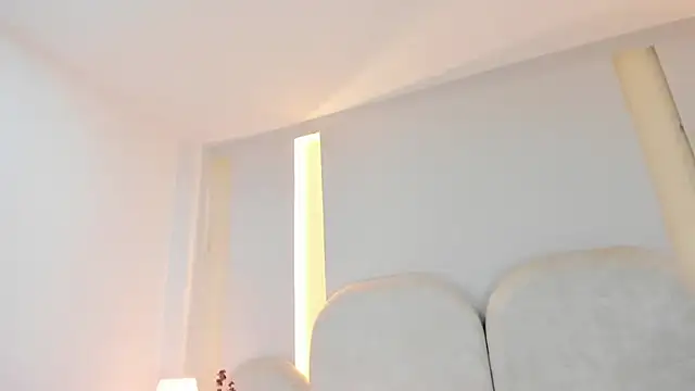 Snapshot of SalomeeBell chatting on October 2025 09:15:01 PM SalomeeBell online show from October 2025 09:15:01 PM