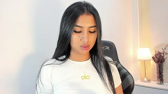 Snapshot of SalomeeBell chatting on November 2025 08:23:02 PM SalomeeBell online show from November 2025 08:23:02 PM