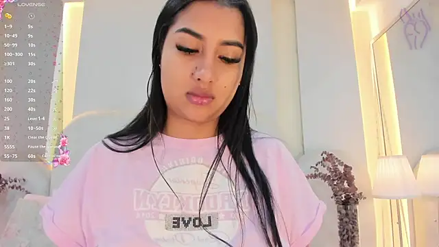 Snapshot of SalomeeBell chatting on October 2025 08:06:02 PM SalomeeBell online show from October 2025 08:06:02 PM