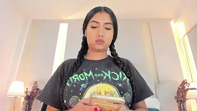 Snapshot of SalomeeBell chatting on September 2025 08:42:02 PM SalomeeBell online show from September 2025 08:42:02 PM