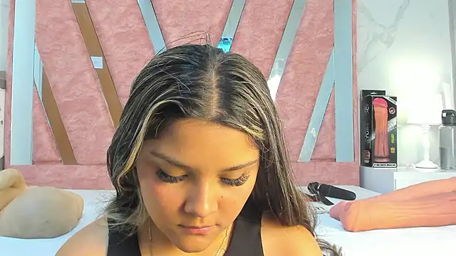 Wonderkloe  online show from February 2026 01:49:02 AM