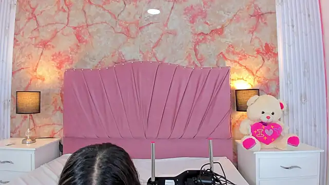 Wonderkloe  online show from March 2026 03:18:02 AM