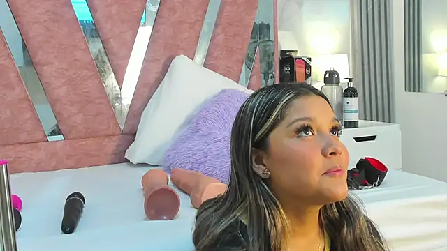 Wonderkloe  online show from March 2026 07:47:02 PM