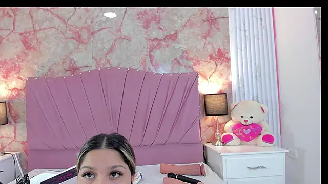 Wonderkloe  online show from April 2026 08:05:02 PM