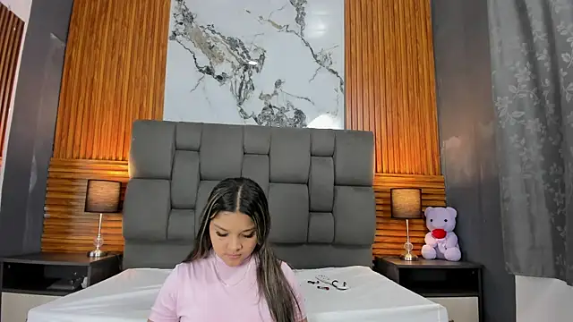 Wonderkloe  online show from April 2026 02:46:02 AM